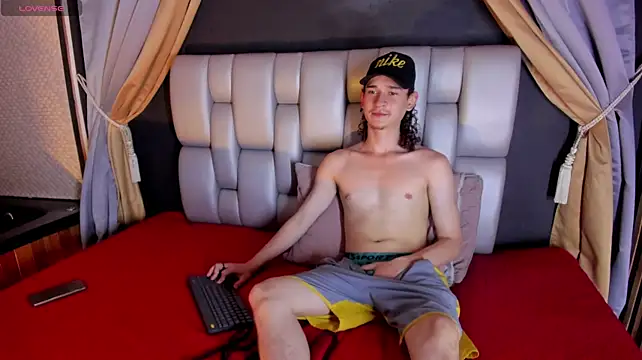 Royal_Y0ung – webcam-show