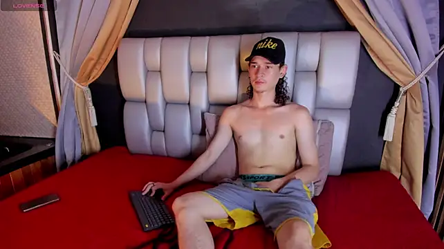 Royal_Y0ung Webcamshow