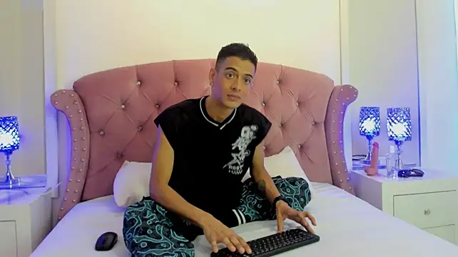 Pertunjukan Kamera Web Axel_Collin7
