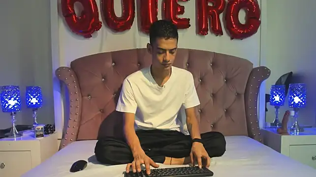 Axel_Collin7 Show in webcam