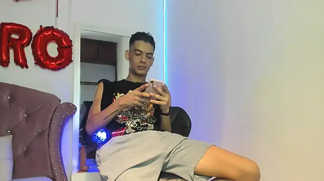 عرض كام Axel_Collin7