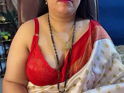 Curvy_Vincy4: διαδικτυακό σόου στην κάμερα