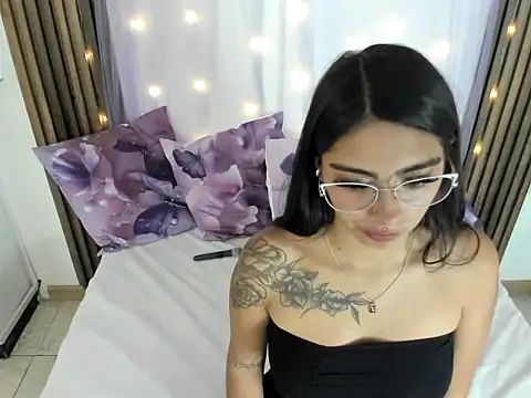 MiaaPinkk Webcamshow