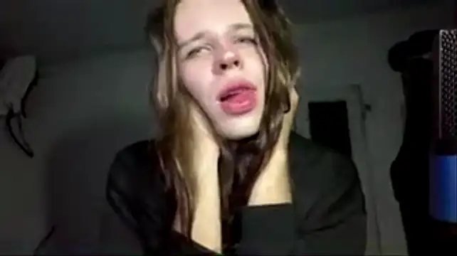 HotFemBooyn Webbikameraesitys