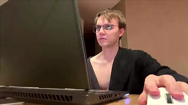 Viktor_vik_vik ওয়েবক্যাম শো