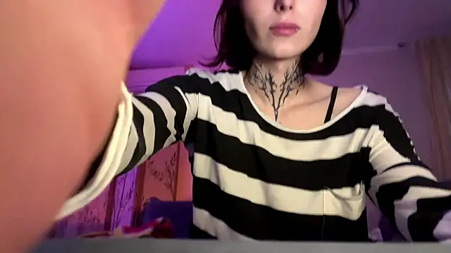 SweetFemBoyy: διαδικτυακό σόου στην κάμερα