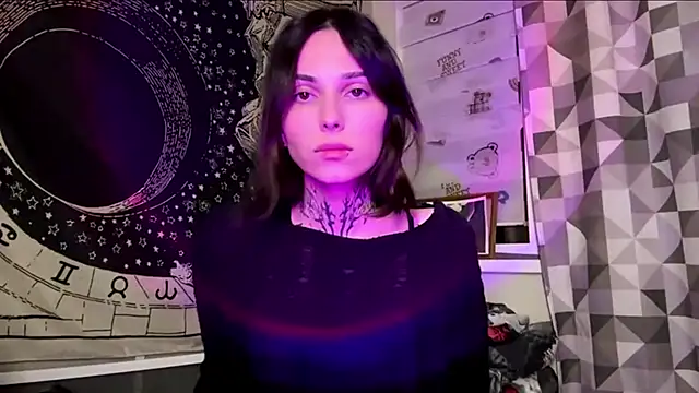 Show modela SweetFemBoyy na web-kameri
