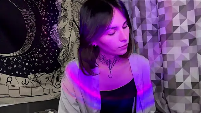 Show modela SweetFemBoyy na web-kameri