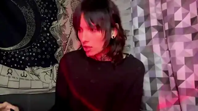 הופעת וובקאם של SweetFemBoyy