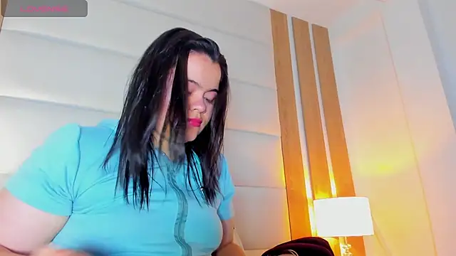 VickyyMoore Live XXX-chat
