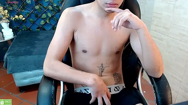 Pokazy przed kamerką – Leo_Royce