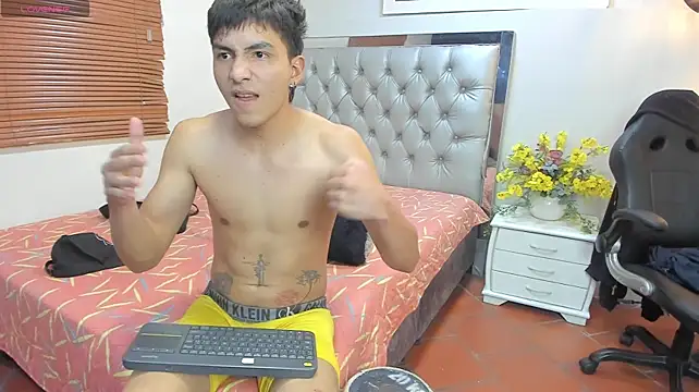 Show modela Leo_Royce na web-kameri