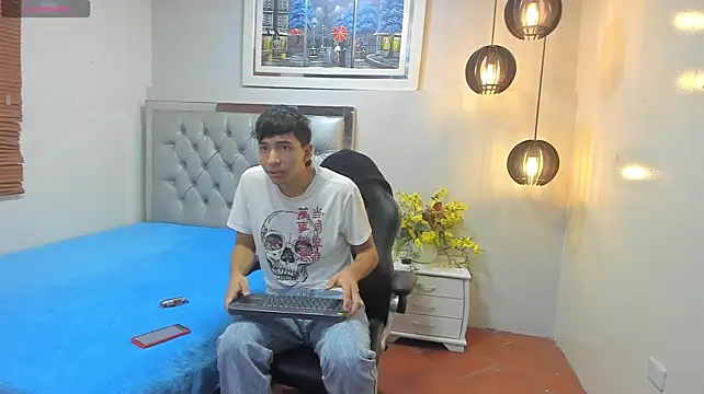 Leo_Royce Show in webcam