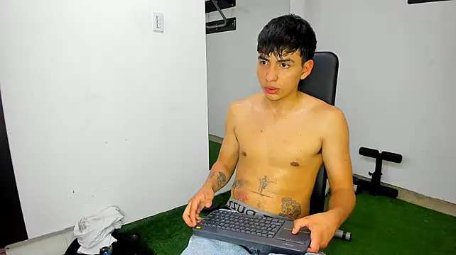 Leo_Royce Adlı Modelin Canlı XXX Sohbeti