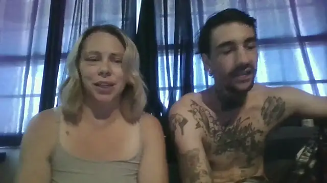 2-BLUNT-CUNTS Show in webcam