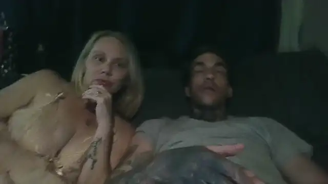 Pertunjukan Kamera Web 2-BLUNT-CUNTS