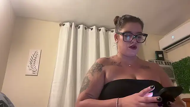 lolagirl7 élő XXX-chatje