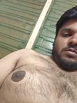 Cutehornyyboiy: διαδικτυακό σόου στην κάμερα