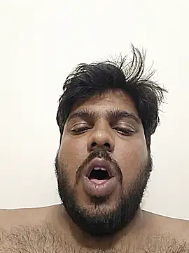 Cutehornyyboiy Show Webcam