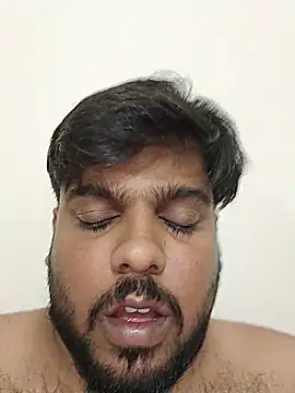 Hornyydoggg: διαδικτυακό σόου στην κάμερα