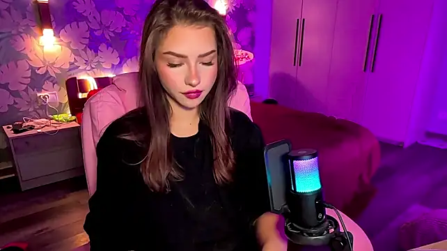 Show modela BitterPeach__ na web-kameri