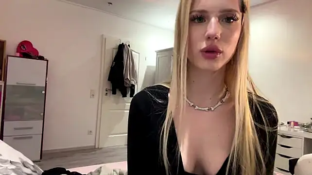 Alicekittyy – webcam-show