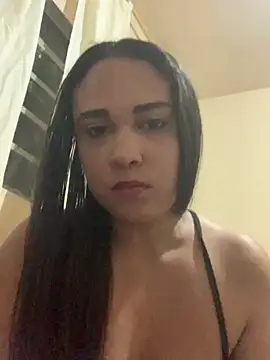 regina425 Adlı Modelin Canlı XXX Sohbeti