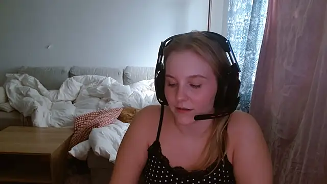 Show modela Nina_Monet na web-kameri