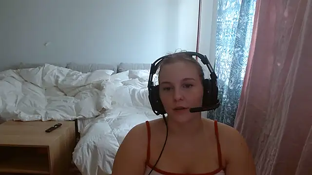 Nina_Monetn Webbikameraesitys