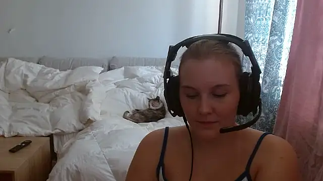 Nina_Monetn Webbikameraesitys