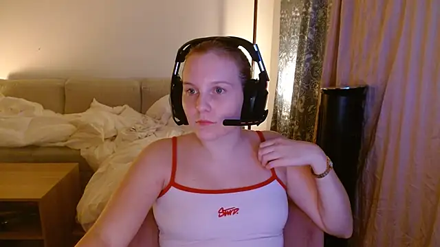 Nina_Monetn Webbikameraesitys