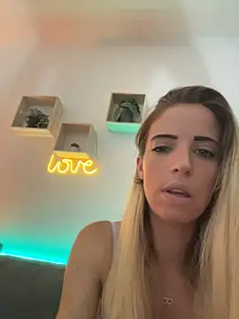 lunariax92 XXX чат на живо
