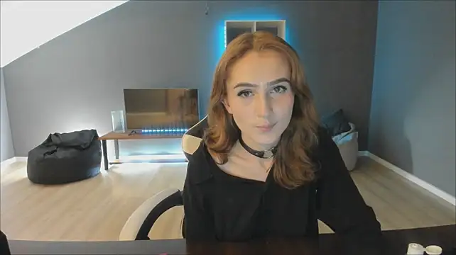 Ari_mon: διαδικτυακό σόου στην κάμερα