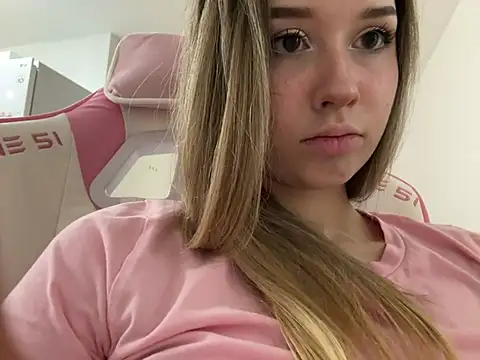 JuliaPlushy live XXX chat