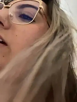 KaroBlush Show in webcam