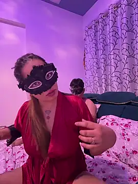 Secret_Hornylover Show in webcam