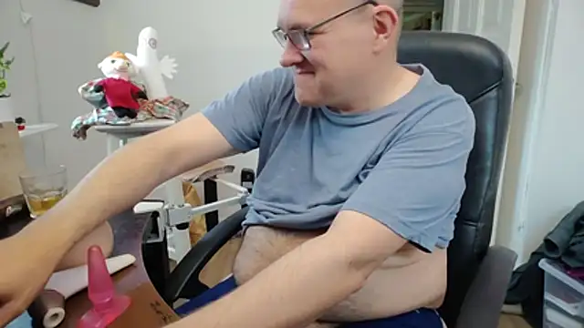 scaredman78 Show in webcam