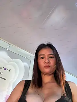 XXX chat uživo modela Miuxynh