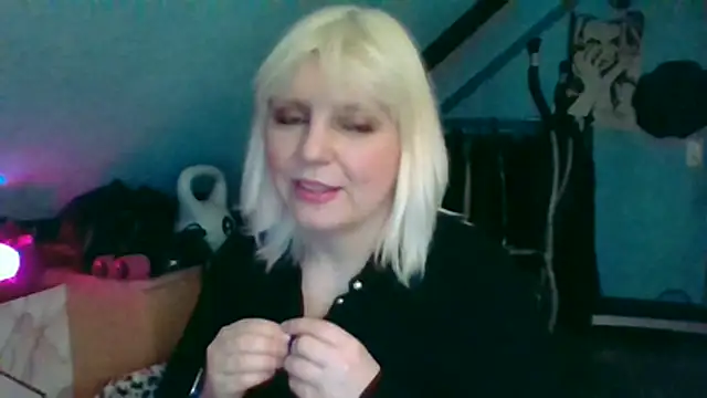 Chat +18 de xblondi ao vivo