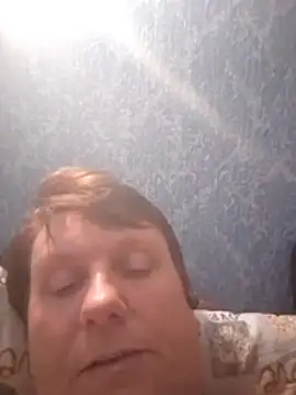 AmazingArino52's Webcam Show