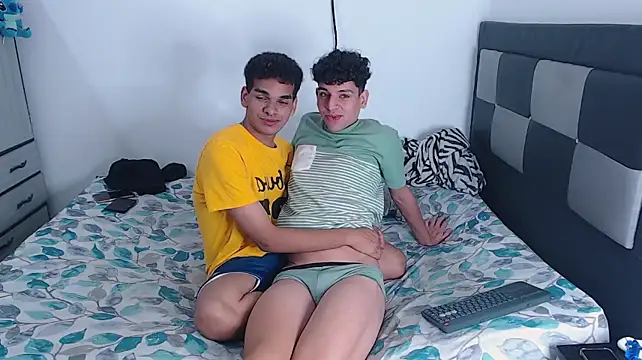 apoloandhansel Show in webcam