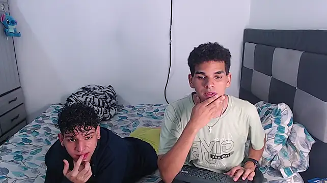 apoloandhansel Webcam Show