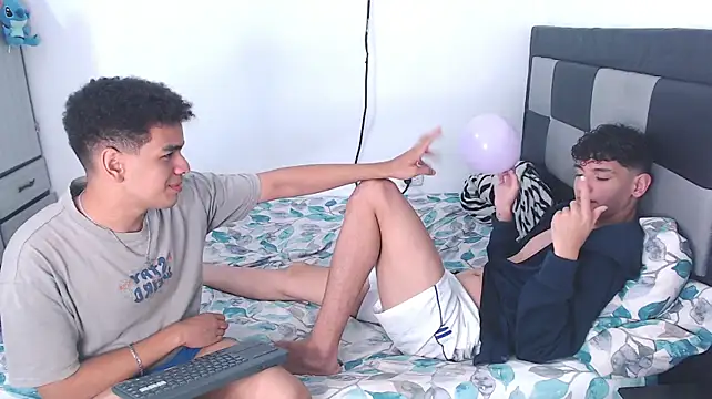 apoloandhansel Webcam Show