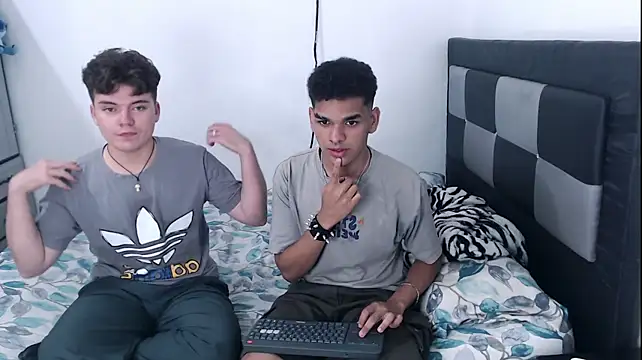 Show modela apoloandhansel na web-kameri