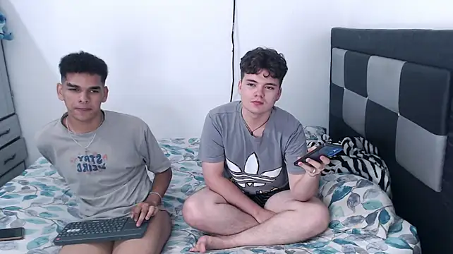 apoloandhansel Show in webcam