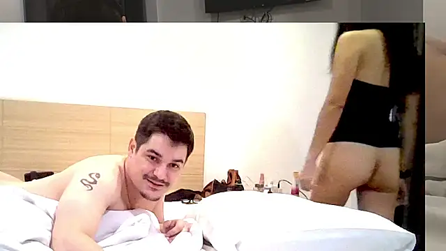 SwiftXSky Show in webcam