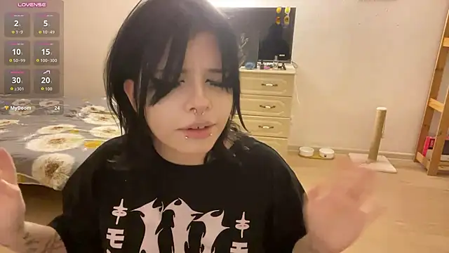 Cuddly_Kitten_'s Webcam Show