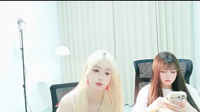 yanzhu-001 Show Webcam