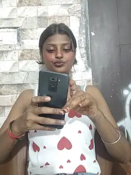 brown-girl Show in webcam