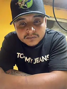 RobertoLeo42980's Webcam Show